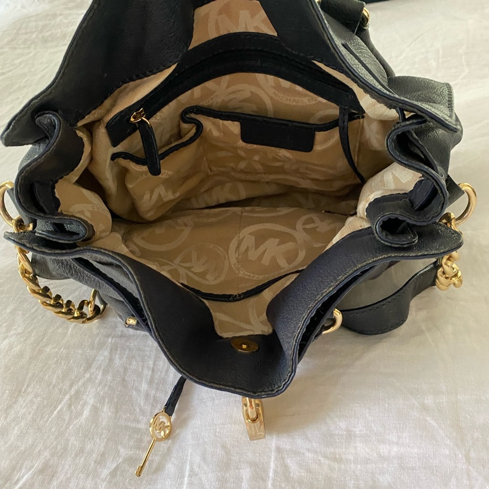 Purse - Picture 2 of 2